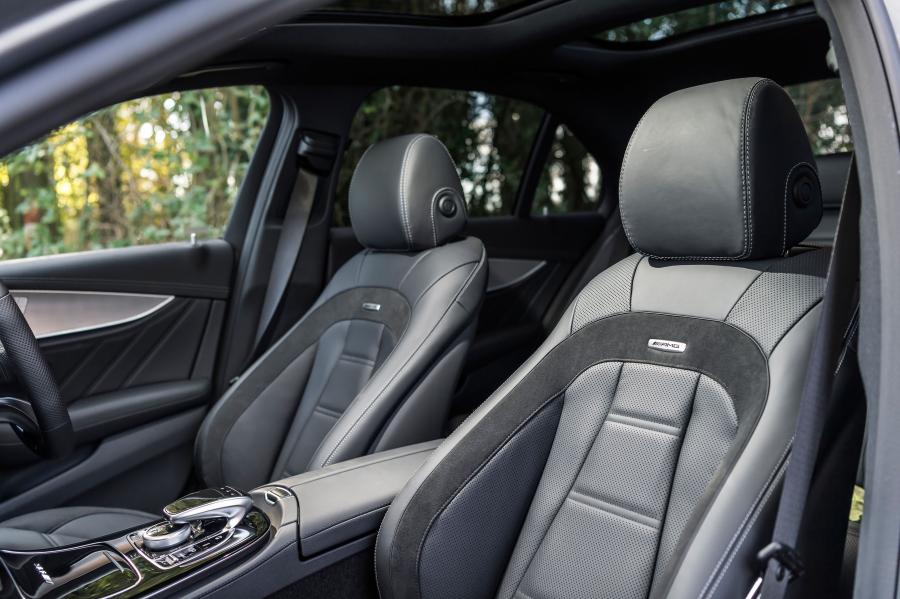 Интерьер Mercedes-AMG E63 4Matic+ (W213) 2017 года  (UK) (фото 27 из 30)